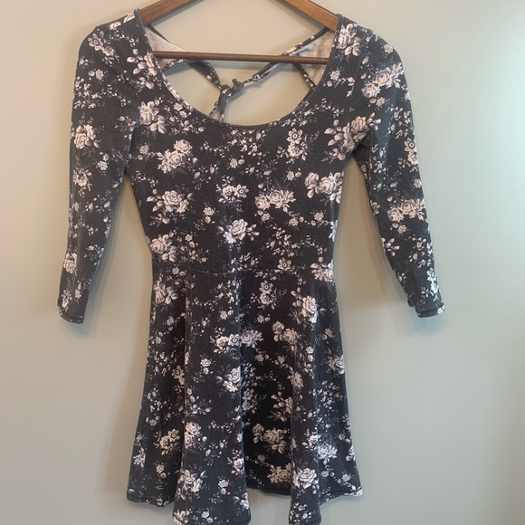 Floral dress, 3/4 sleeve, open back - Picture 1 of 1
